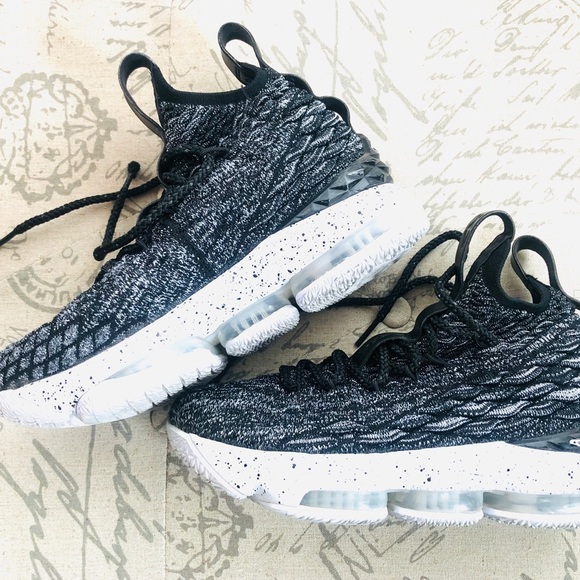 lebron 15 youth shoes
